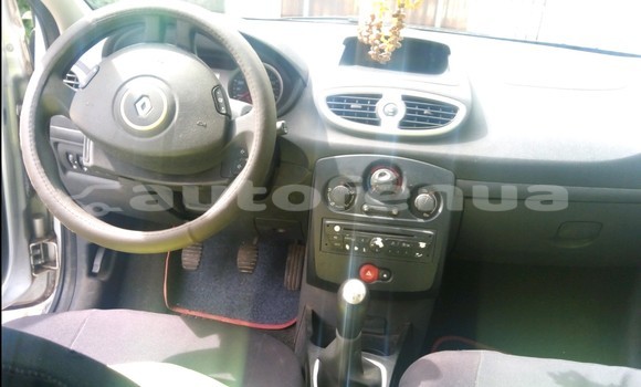 Buy Used Renault Clio Silver Car in Huahine in Huahine Buy Used Renault Clio Silver Car in Huahine in Huahine