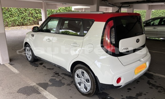 Buy Used Kia Soul White Car in Punaauia in Tahiti Buy Used Kia Soul White Car in Punaauia in Tahiti