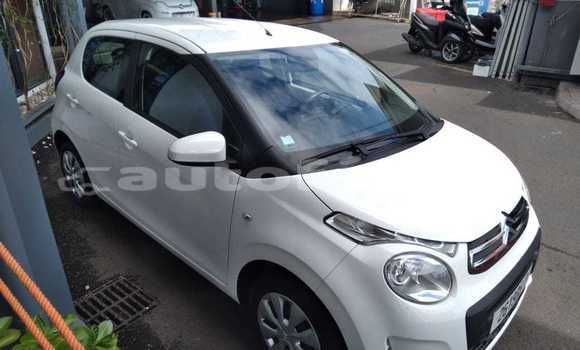 Acheter Occasion Voiture Citroen C1 Blanc à Papeete, Tahiti Acheter Occasion Voiture Citroen C1 Blanc à Papeete, Tahiti