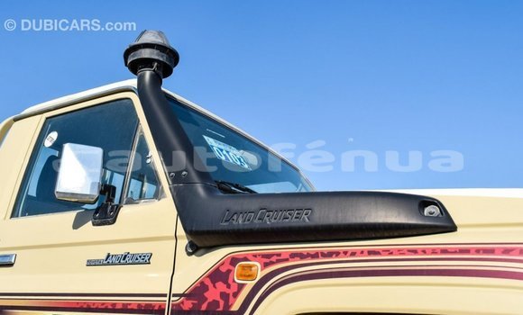 Acheter Import Voiture Toyota Land Cruiser Beige à Import - Dubai, Marquesas Acheter Import Voiture Toyota Land Cruiser Beige à Import - Dubai, Marquesas