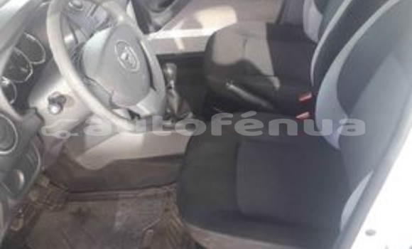 Acheter Occasion Voiture Dacia Logan Blanc à Pirae, Tahiti Acheter Occasion Voiture Dacia Logan Blanc à Pirae, Tahiti