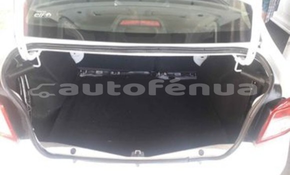 Acheter Occasion Voiture Dacia Logan Blanc à Pirae, Tahiti Acheter Occasion Voiture Dacia Logan Blanc à Pirae, Tahiti