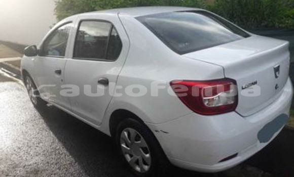 Acheter Occasion Voiture Dacia Logan Blanc à Pirae, Tahiti Acheter Occasion Voiture Dacia Logan Blanc à Pirae, Tahiti
