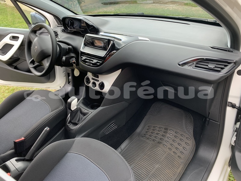 Big with watermark peugeot 208 tahiti papeete 4653