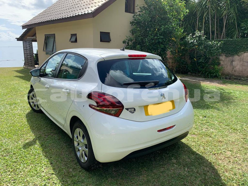 Big with watermark peugeot 208 tahiti papeete 4653