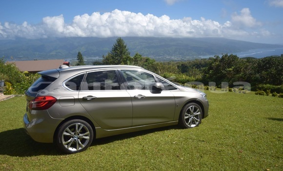 Acheter Occasion Voiture BMW 2-Series Marron à Taiarapu, Tahiti Acheter Occasion Voiture BMW 2-Series Marron à Taiarapu, Tahiti