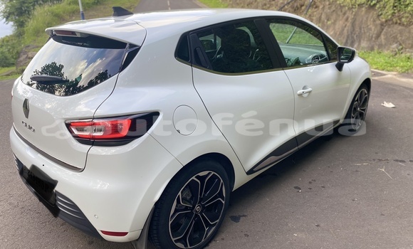 Acheter Occasion Voiture Renault Clio Blanc à Faaa, Tahiti Acheter Occasion Voiture Renault Clio Blanc à Faaa, Tahiti