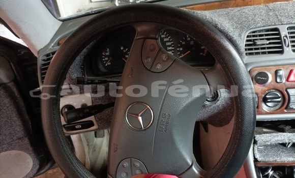 Acheter Occasion Voiture Mercedes-Benz KOMPRESSOR Bleu à Taiarapu, Tahiti Acheter Occasion Voiture Mercedes-Benz KOMPRESSOR Bleu à Taiarapu, Tahiti