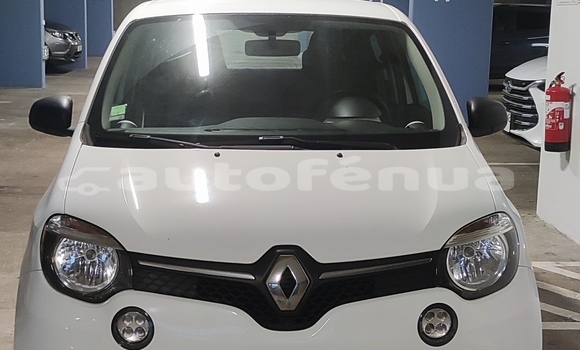 Medium with watermark renault twingo tahiti papeete 4708