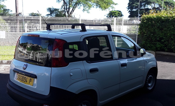 Acheter Occasion Voiture Fiat Panda Blanc à Papeete, Tahiti Acheter Occasion Voiture Fiat Panda Blanc à Papeete, Tahiti