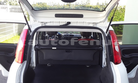 Acheter Occasion Voiture Fiat Panda Blanc à Papeete, Tahiti Acheter Occasion Voiture Fiat Panda Blanc à Papeete, Tahiti