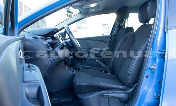 Acheter Import Voiture Renault Clio Bleu à Papeete, Tahiti Acheter Import Voiture Renault Clio Bleu à Papeete, Tahiti