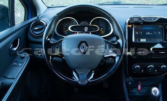 Acheter Import Voiture Renault Clio Bleu à Papeete, Tahiti Acheter Import Voiture Renault Clio Bleu à Papeete, Tahiti