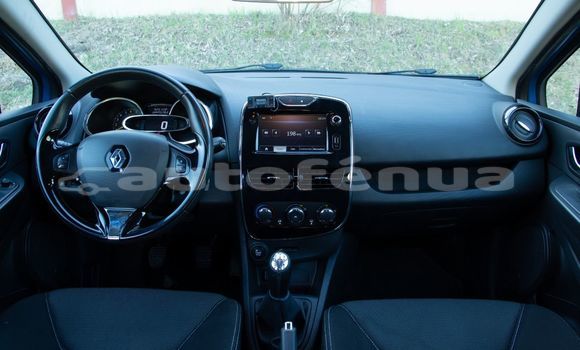 Acheter Import Voiture Renault Clio Bleu à Papeete, Tahiti Acheter Import Voiture Renault Clio Bleu à Papeete, Tahiti