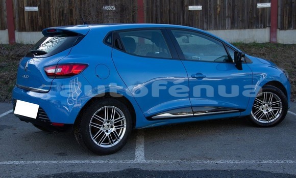 Acheter Import Voiture Renault Clio Bleu à Papeete, Tahiti Acheter Import Voiture Renault Clio Bleu à Papeete, Tahiti