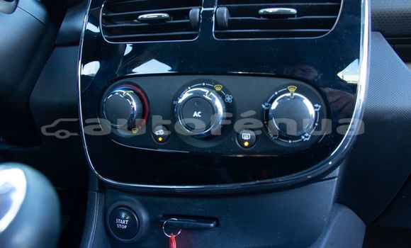 Acheter Import Voiture Renault Clio Bleu à Papeete, Tahiti Acheter Import Voiture Renault Clio Bleu à Papeete, Tahiti