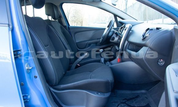 Acheter Import Voiture Renault Clio Bleu à Papeete, Tahiti Acheter Import Voiture Renault Clio Bleu à Papeete, Tahiti