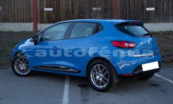 Acheter Import Voiture Renault Clio Bleu à Papeete, Tahiti Acheter Import Voiture Renault Clio Bleu à Papeete, Tahiti