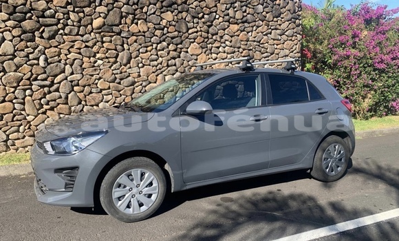 Buy Used Kia Rio Silver Car in Punaauia in Tahiti Buy Used Kia Rio Silver Car in Punaauia in Tahiti