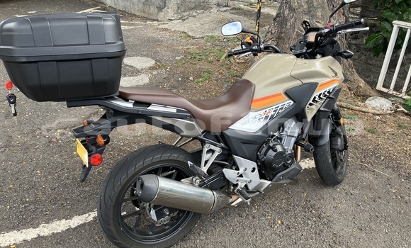 Buy Used Honda CB Beige Bike in Papeete in Tahiti Buy Used Honda CB Beige Bike in Papeete in Tahiti