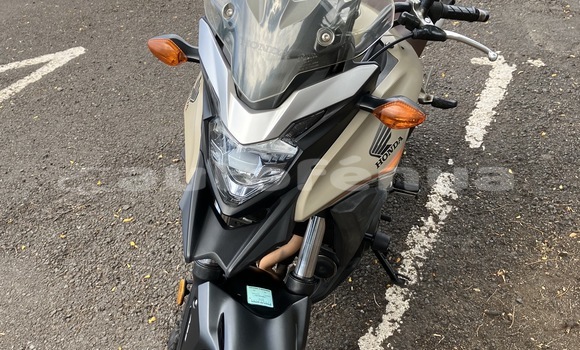 Buy Used Honda CB Beige Bike in Papeete in Tahiti Buy Used Honda CB Beige Bike in Papeete in Tahiti
