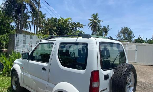 Buy Used Suzuki Jimny White Car in Mahina in Tahiti Buy Used Suzuki Jimny White Car in Mahina in Tahiti