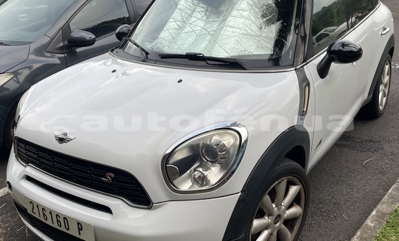 Buy Used MINI Countryman White Car in Papeete in Tahiti Buy Used MINI Countryman White Car in Papeete in Tahiti