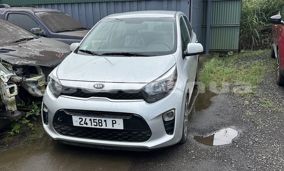 Buy Used Kia Picanto Silver Car in Taiarapu in Tahiti Buy Used Kia Picanto Silver Car in Taiarapu in Tahiti