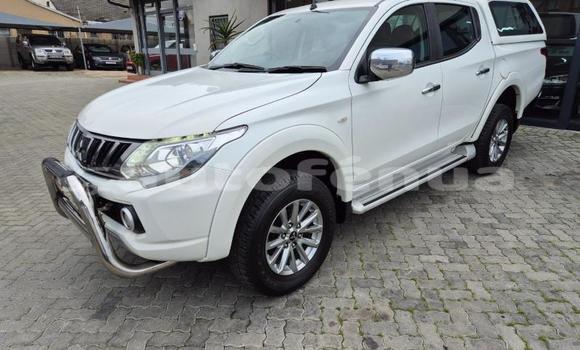 Acheter Occasion Voiture Mitsubishi L200 Blanc à Apataki, Tuamotu Acheter Occasion Voiture Mitsubishi L200 Blanc à Apataki, Tuamotu