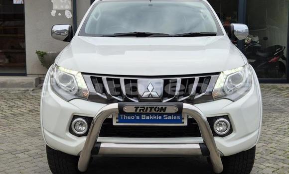 Acheter Occasion Voiture Mitsubishi L200 Blanc à Apataki, Tuamotu Acheter Occasion Voiture Mitsubishi L200 Blanc à Apataki, Tuamotu
