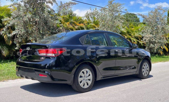 Acheter Occasion Voiture Kia Rio Noir à Arutua, Tuamotu Acheter Occasion Voiture Kia Rio Noir à Arutua, Tuamotu