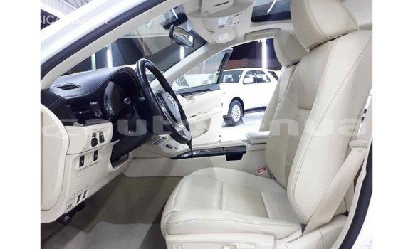Buy Import Lexus ES White Car in Import - Dubai in Marquesas Buy Import Lexus ES White Car in Import - Dubai in Marquesas