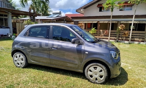 Buy Used Renault Twingo Silver Car in Huahine in Huahine Buy Used Renault Twingo Silver Car in Huahine in Huahine