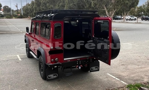 Acheter Occasion Voiture Land Rover Defender Rouge à Maiao, Maiao Acheter Occasion Voiture Land Rover Defender Rouge à Maiao, Maiao