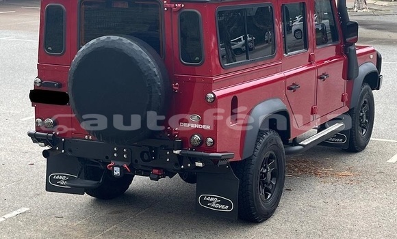 Acheter Occasion Voiture Land Rover Defender Rouge à Maiao, Maiao Acheter Occasion Voiture Land Rover Defender Rouge à Maiao, Maiao