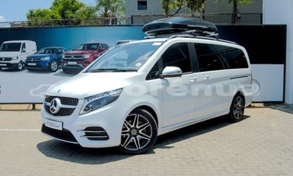Buy Used Mercedes-Benz V-klasse White Car in Hakahao in Marquesas Buy Used Mercedes-Benz V-klasse White Car in Hakahao in Marquesas