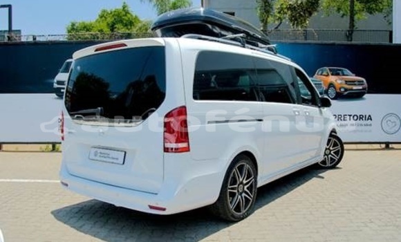 Acheter Occasion Voiture Mercedes-Benz V-klasse Blanc à Hakahao, Marquesas Acheter Occasion Voiture Mercedes-Benz V-klasse Blanc à Hakahao, Marquesas