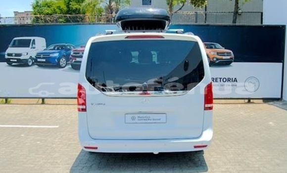 Acheter Occasion Voiture Mercedes-Benz V-klasse Blanc à Hakahao, Marquesas Acheter Occasion Voiture Mercedes-Benz V-klasse Blanc à Hakahao, Marquesas