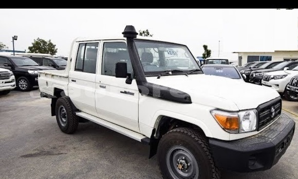 Buy Used Toyota Land Cruiser White Car in Amaru in Tubuai Buy Used Toyota Land Cruiser White Car in Amaru in Tubuai