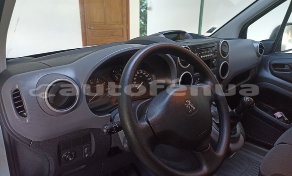 Acheter Occasion Voiture Peugeot Partner Blanc à Papara, Tahiti Acheter Occasion Voiture Peugeot Partner Blanc à Papara, Tahiti