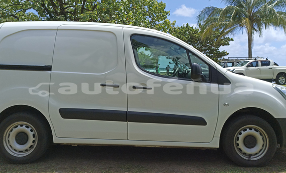 Acheter Occasion Voiture Peugeot Partner Blanc à Papara, Tahiti Acheter Occasion Voiture Peugeot Partner Blanc à Papara, Tahiti