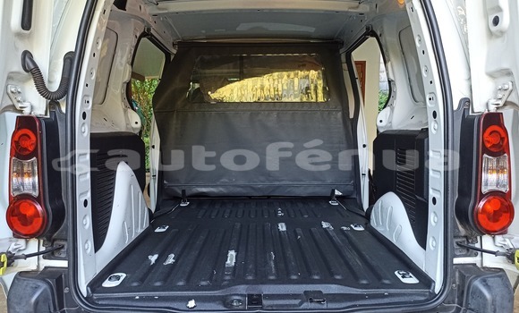 Acheter Occasion Voiture Peugeot Partner Blanc à Papara, Tahiti Acheter Occasion Voiture Peugeot Partner Blanc à Papara, Tahiti