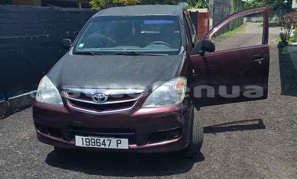 Buy Used Toyota Avanza Red Car in Papeete in Tahiti