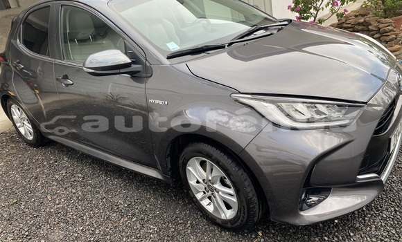 Medium with watermark toyota yaris tahiti papeete 5022