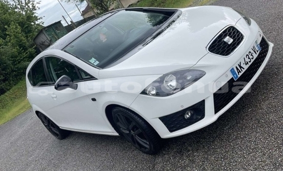 Buy Used SEAT Leon White Car in Papeete in Tahiti