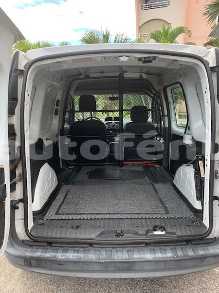 Big with watermark renault kangoo tahiti papeete 5051