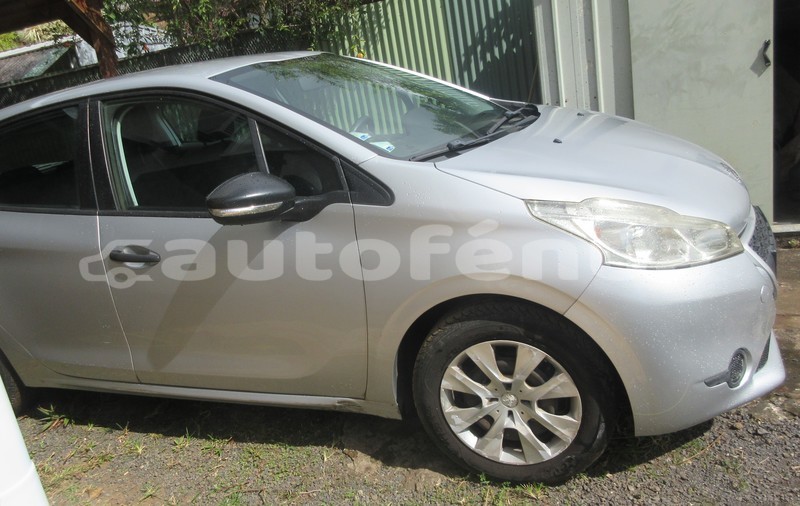 Big with watermark peugeot 208 tahiti papeete 5065