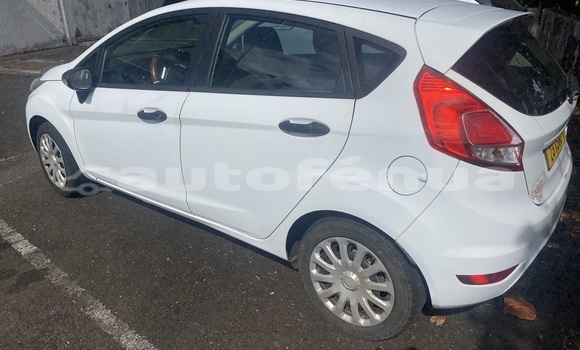 Acheter Occasion Voiture Ford Fiesta Blanc à Faaa, Tahiti