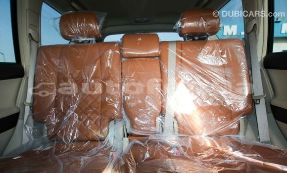 Acheter Import Voiture Toyota Prado Blanc à Import - Dubai, Marquesas Acheter Import Voiture Toyota Prado Blanc à Import - Dubai, Marquesas