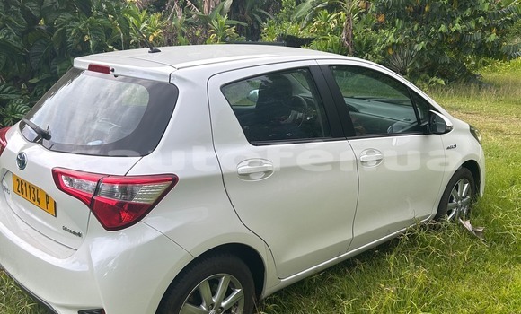 Acheter Occasion Voiture Toyota Yaris Blanc à Papara, Tahiti Acheter Occasion Voiture Toyota Yaris Blanc à Papara, Tahiti